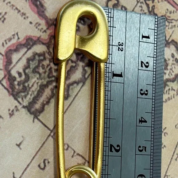 Designer Vintage Gold Tone Satin Finish Large Safety Pin Figural Brooch Pin - Picture 5 of 5